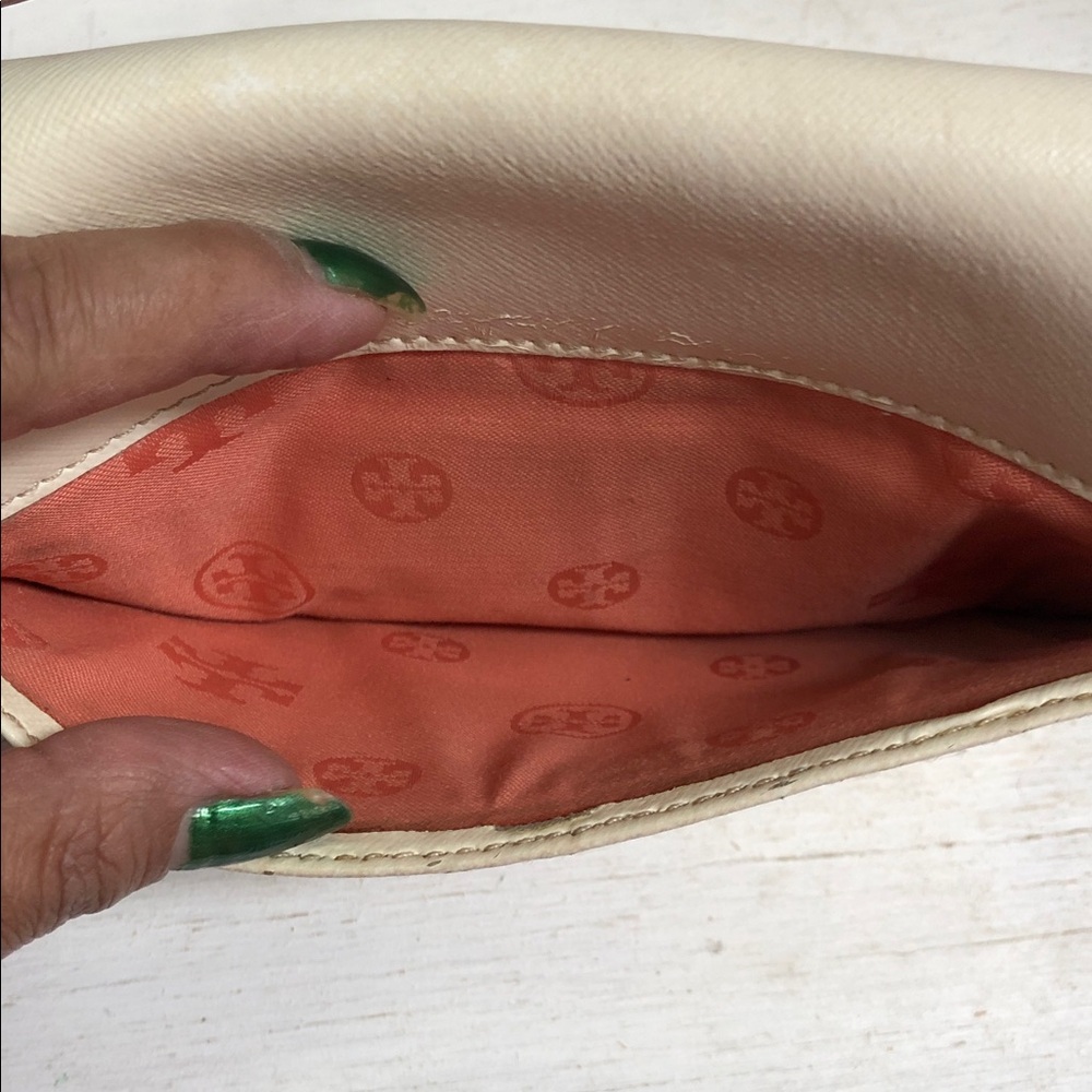 Tory Burch Robinson Cream Saffiano Leather Wallet On A Chain with Gold Logo - Picture 14 of 14